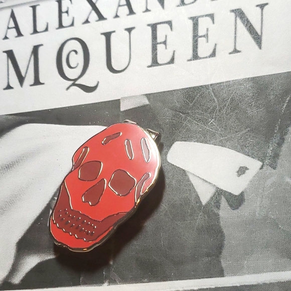 Alexander McQueen - Picture 1 of 5